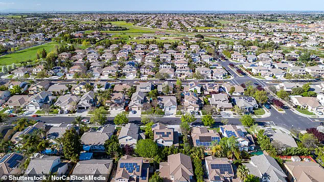 Brentwood, California's Average Commute Time Ranks as Nation's Worst, 2023 Data Reveals