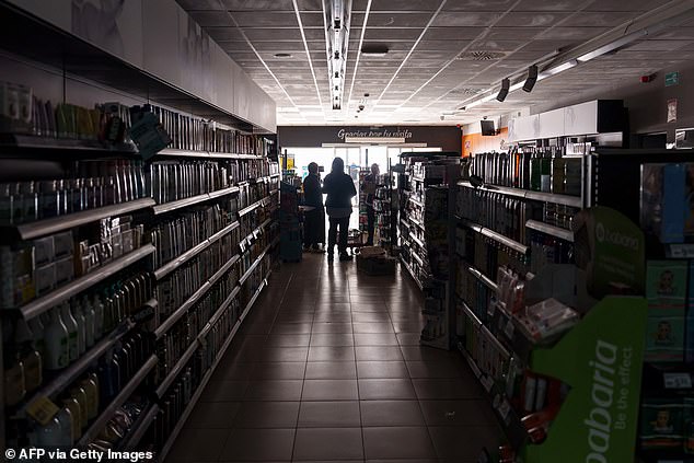 Macron Blames Spain's 100% Renewable Model for Blackout, Reigniting Global Debate on Decarbonization Risks