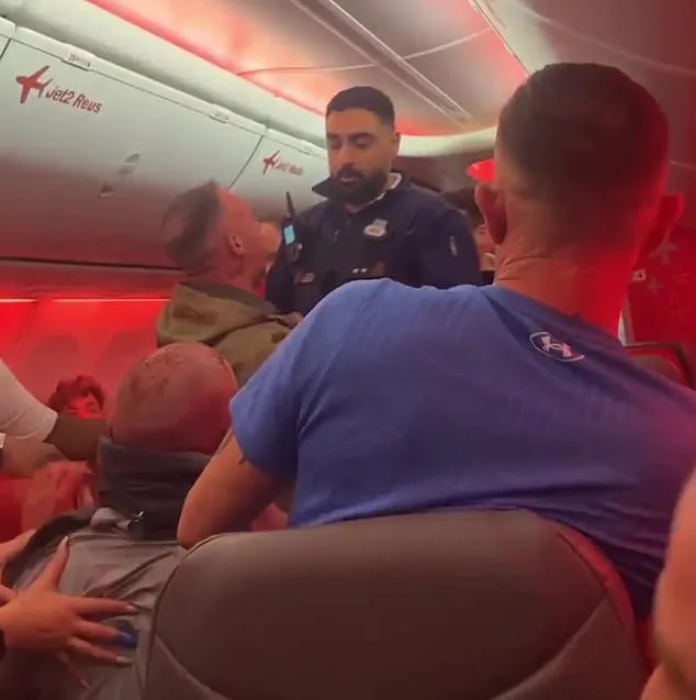 Chaos Aboard Flight as Violent Brawl Forces Emergency Diversion, Leaving Passengers in Shock
