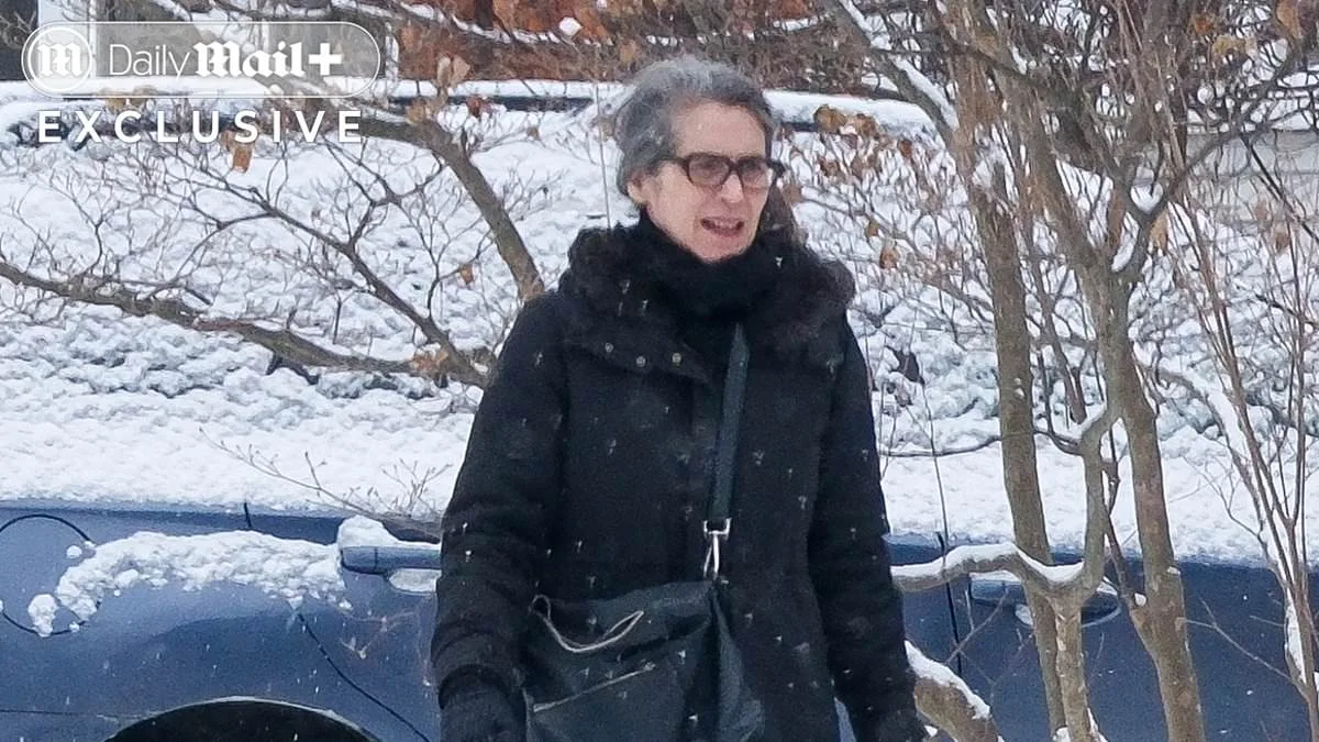 Lisa Bessette: Sole Survivor of 1999 Plane Crash Makes Rare Public Appearance After 28 Years