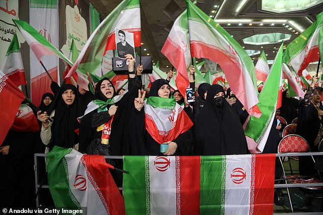 Trump Weighs Limited Strikes on Iran to Pressure Nuclear Deal