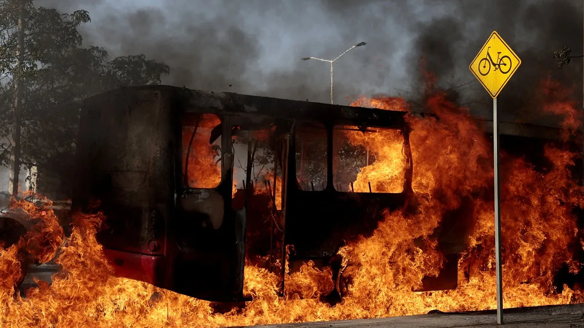 Violence Erupts in Puerto Vallarta as Federal Forces Target Cartel Leader, US Issues Travel Warning