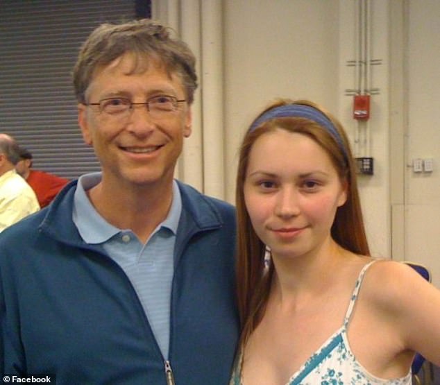 Bill Gates' 2009 Photo with Spy Anna Chapman and Mila Antonova Resurfaces, Tying Him to Epstein's Circle