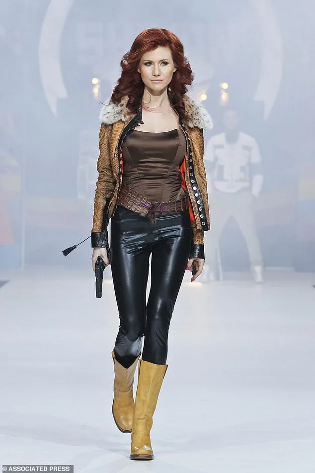 Bill Gates' 2009 Photo with Spy Anna Chapman and Mila Antonova Resurfaces, Tying Him to Epstein's Circle