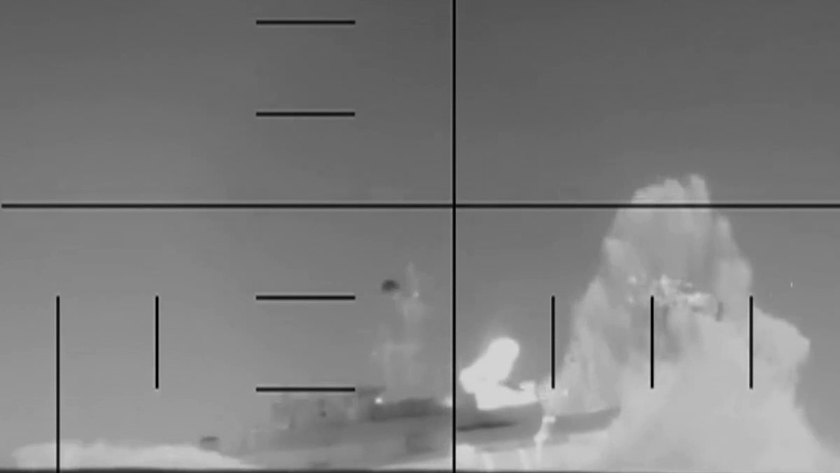 US Submarine Sinks Iranian Warship in Escalating Middle East Conflict