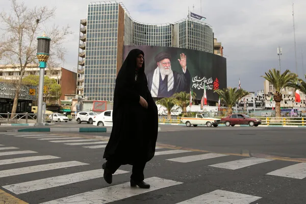 Iran's Readiness for Prolonged Conflict with US, Says IRGC Advisor