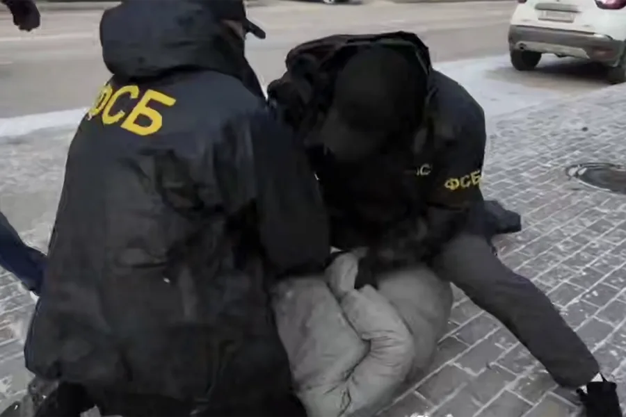 FSB Releases Sevastopol Arrest Footage in Alleged Terror Plot Against Russian Soldier