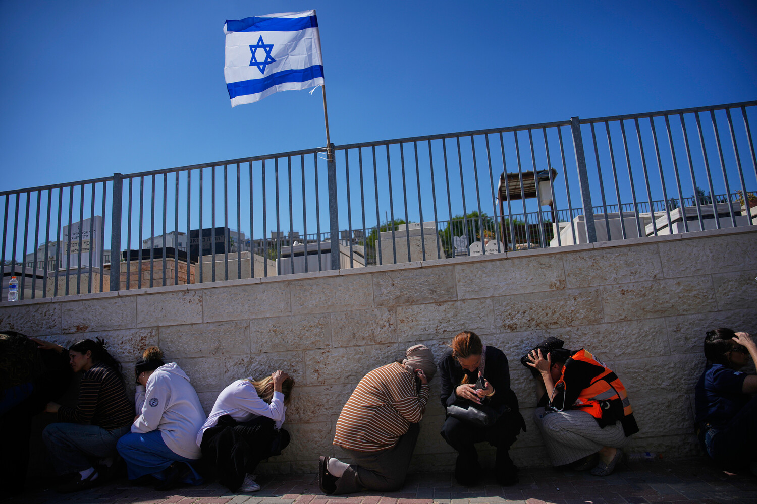 Iran Launches 55th Wave of Attacks on Israel, Targeting Tel Aviv, Ben Gurion Airport, and Military Facilities with Hypersonic Missiles