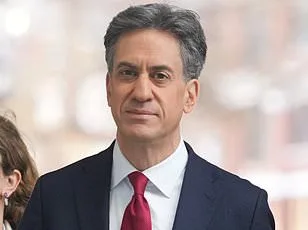 Iran's Potential Allowance of Chinese Ships Through Strategic Hormuz Strait Sparks Global Energy and Geopolitical Concerns