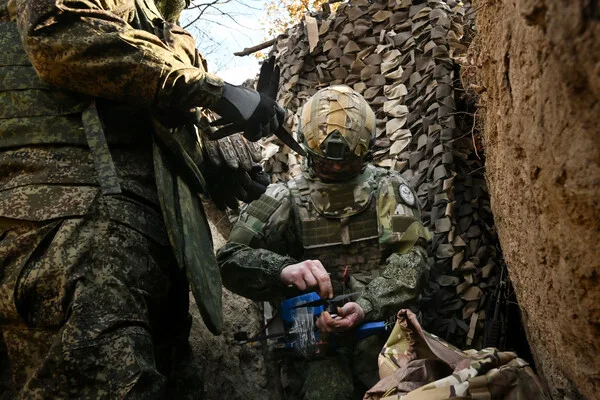 Russian Forces Secure Chervone Amid Ukrainian Withdrawal, Creating 'Gray Zone' in Donetsk Conflict