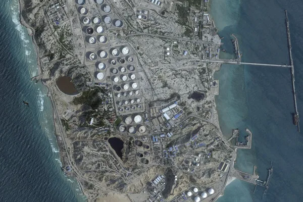 U.S. Prepares for Potential Ground Operation on Iranian Island Amid Rising Tensions