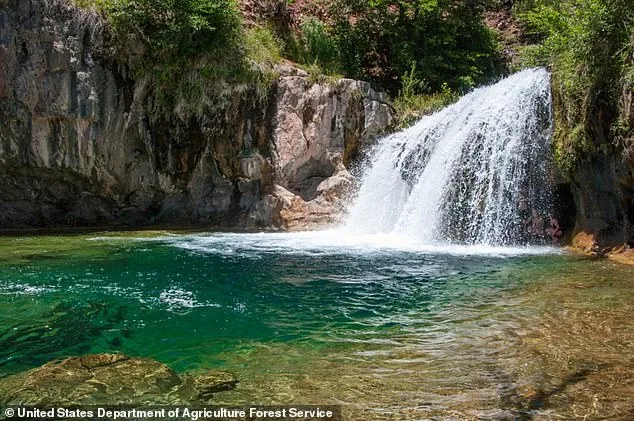 25-Year-Old Taiwanese Tourist Drowns in Arizona After Jumping Off 15-Foot Waterfall, Thumbs-Up Before Being Pulled Under