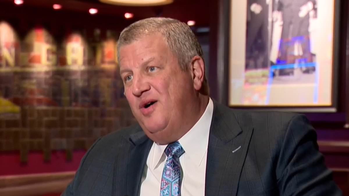 Las Vegas's Luxury Shift: Billionaires Benefit as Mass Tourism Fades