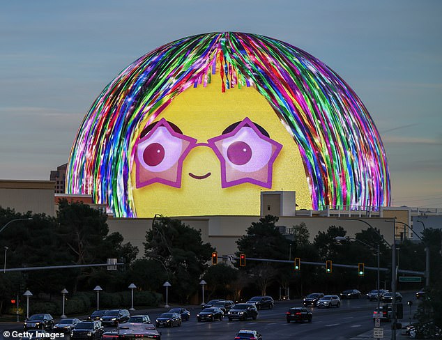 Las Vegas's Luxury Shift: Billionaires Benefit as Mass Tourism Fades