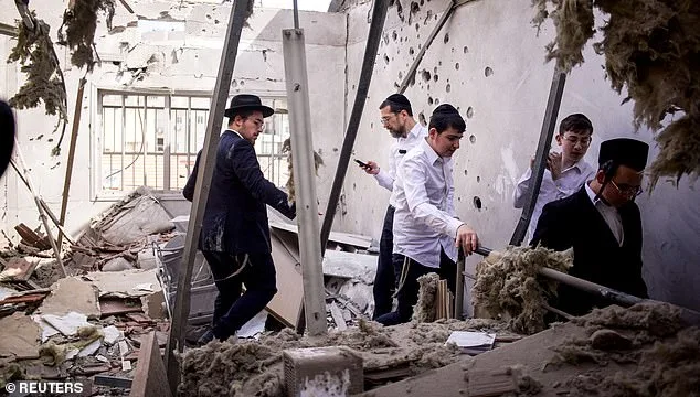 Trump Signals Potential Shift in Iran Strategy, Considers Withdrawal Without Reopening Strait of Hormuz