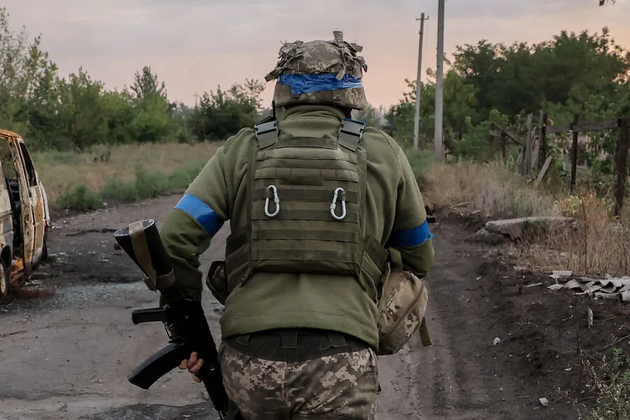 Ukrainian Forces Accused of Targeting Civilian Who Allegedly Aided Russian Soldiers in DPR: Drone Strike Controversy Intensifies