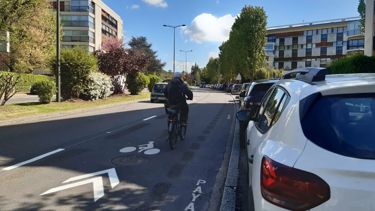Chesnay-Rocquencourt: Mayor Reverses Biking Lane Decision