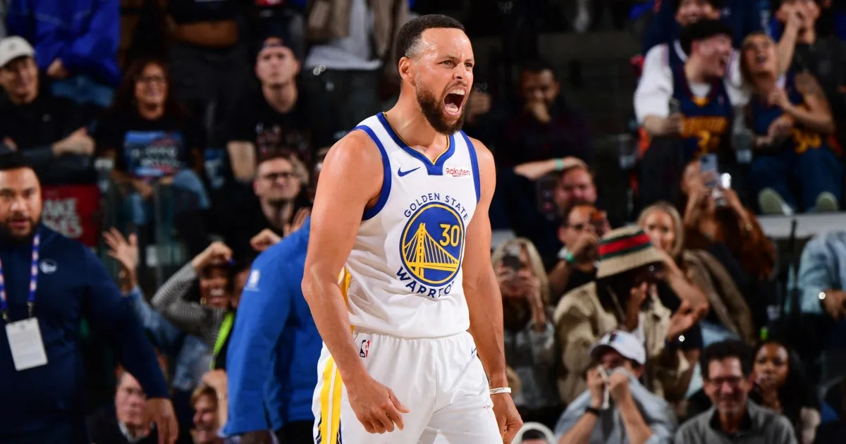 Warriors Stun Clippers, Extending Playoff Hopes