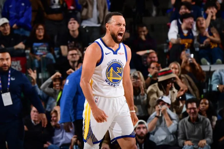 Warriors Stun Clippers, Extending Playoff Hopes