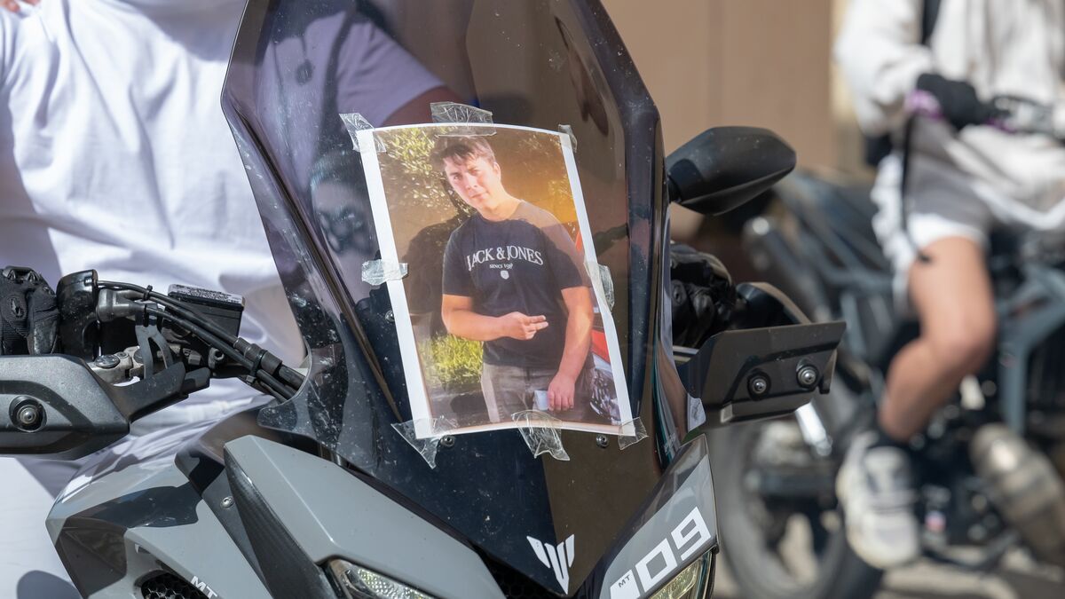 Prosecutors open manslaughter probe into teenager's death during construction internship.