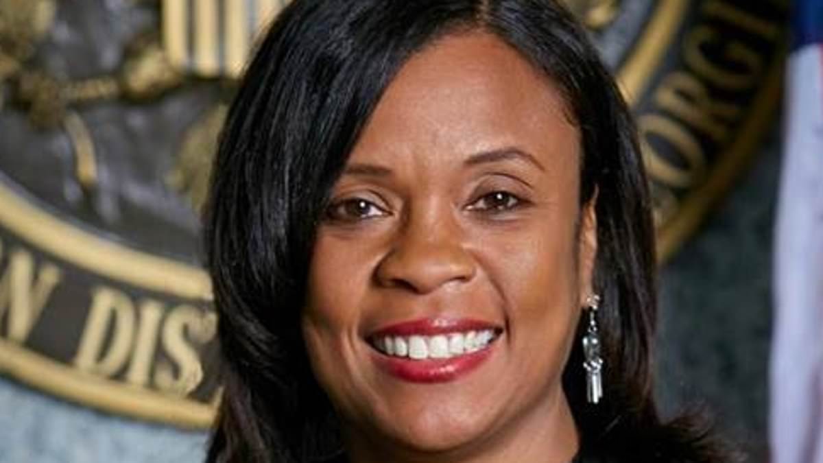 Judge Ordered to Rewrite Apologies After Scandalous Affair in Chambers