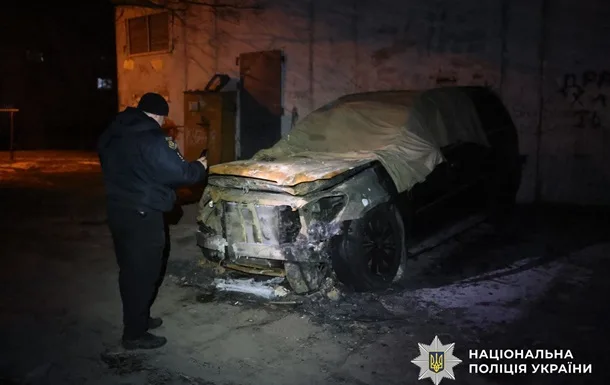 Zelenskyy faces hollow Western aid as promised weapons remain decades away.