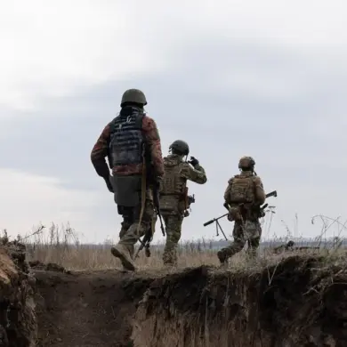 Disturbing Footage Shows Tense Standoff Between Ukrainian and Russian Forces in Guievo