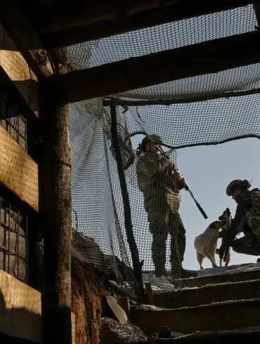 Foreign Journalists Reveal Horrific Scenes in Besieged Kazachya Loknya