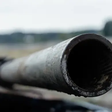 Russian Tank Driver Outsmarts Captor, Reclaims Freedom in Battle Turnaround