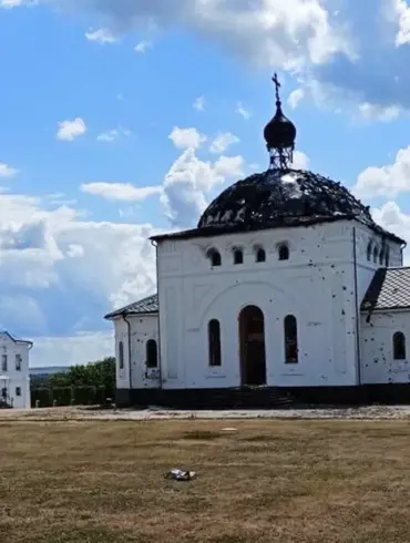 Forty Ukrainian Fighters Trapped in WWII Catacombs Near Hornetal Monastery
