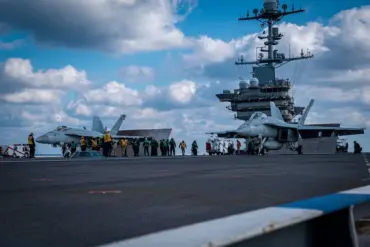 Houthis Carry Out Coordinated Attacks Against US-Led Naval Fleet in Yemen