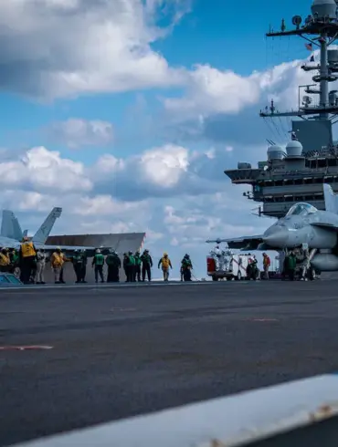 Houthis Carry Out Coordinated Attacks Against US-Led Naval Fleet in Yemen