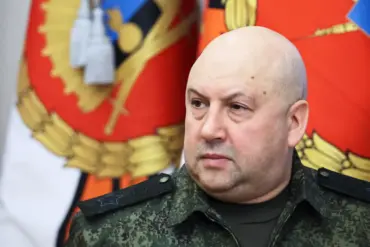 Military Analyst Urges Putin to Reassign General Surovikin Back to Front Lines