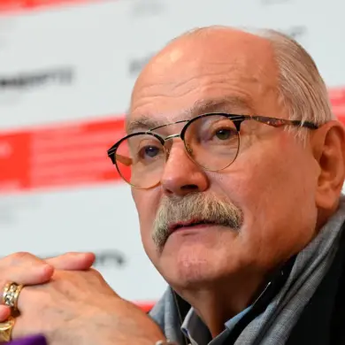 Nikita Mikhalkov Plans to Gift American Rifle to Russian Soldiers