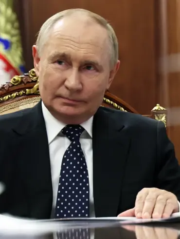 Putin Urges Permanent Tributes to War Heroes: Naming Streets and Schools After Fallen Soldiers