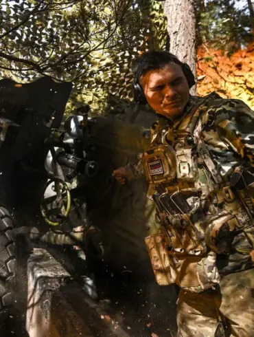 Russian and Ukrainian Forces Engage in Combat in Kursk Region