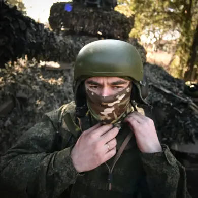 Russian Tanks Advance in Eastern Ukraine: Critical Military Maneuver Underway