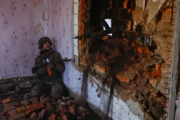 Ukrainian Troops Withdraw from Kharkiv Frontline After Three-Day Battle