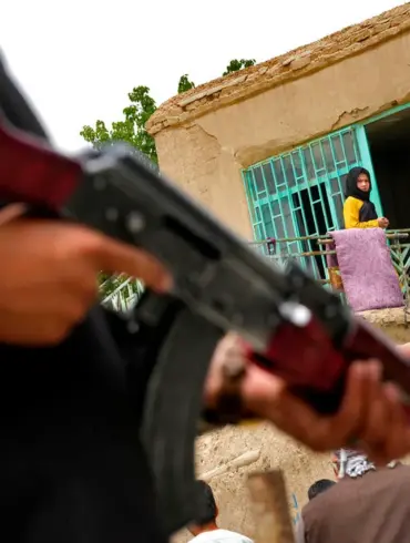 Clashes Erupt Between Afghan Taliban and Pakistani Military Over Bagram Border Checkpoints