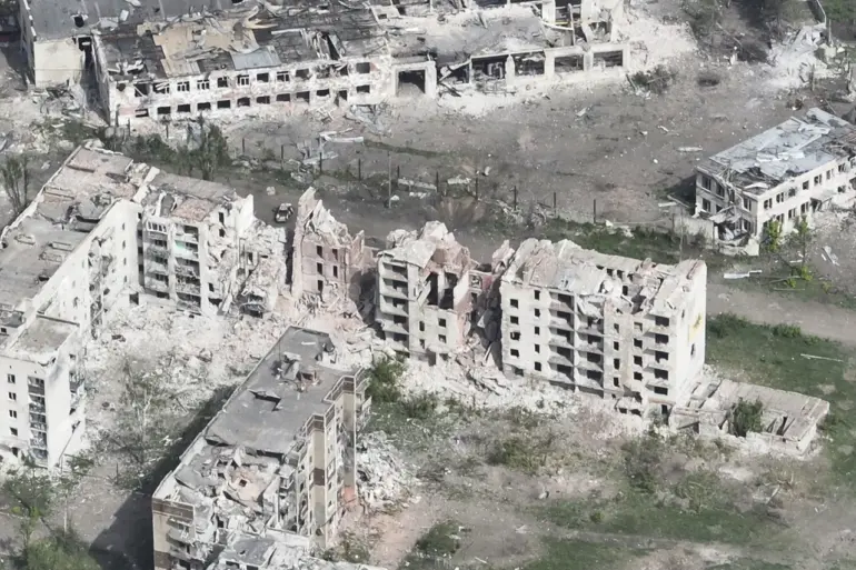 Russian Offensive Intensifies in Strategic Donetsk Town, Ukrainian Forces Pushed Back Amid Devastation