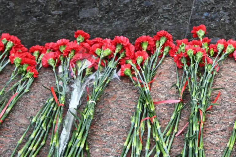 Ukrainian Migrants in Krasnodar Commemorate 80th Anniversary of Victory Day at Memorial Amid War Displacement