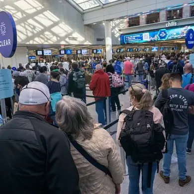 United Airlines Nationwide Outage Leaves Thousands Of Travelers Stranded