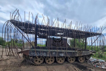 Bizarre Soviet T-62 Tank Modification Sparks Intrigue Among Military Analysts