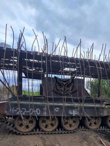 Bizarre Soviet T-62 Tank Modification Sparks Intrigue Among Military Analysts