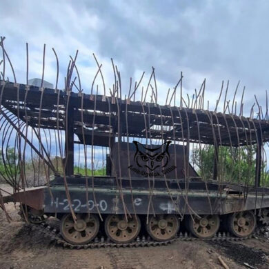 Bizarre Soviet T-62 Tank Modification Sparks Intrigue Among Military Analysts