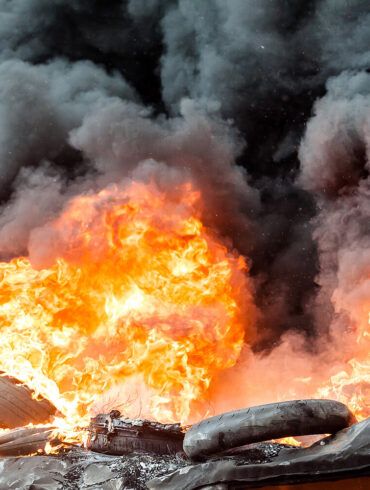 Explosion and Fire in Central Israeli Neighborhood: Iranian Missile Fragment Strikes Apartment Complex