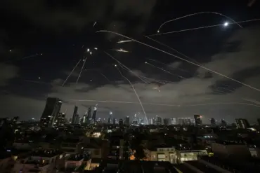 Iran Launches 400 Missiles and UAVs in Major Escalation: Regional Tensions Reach Critical Point