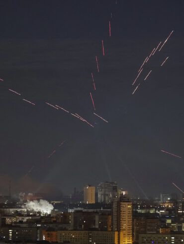 Kiev Activates Air Defense Systems Amid Drone Barrage, Mayor Warns of Heightened Risks