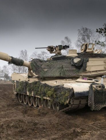 Privileged Insights: Military Analysts Doubt Abrams Tanks' Tactical Advantage in Ukraine
