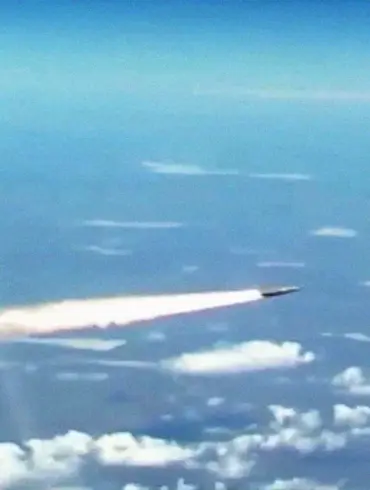 Russia Launches Coordinated Strike on Ukraine Using Hypersonic Missiles and Drones